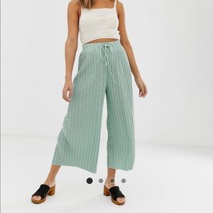 Bershka pleated wide leg cropped pants